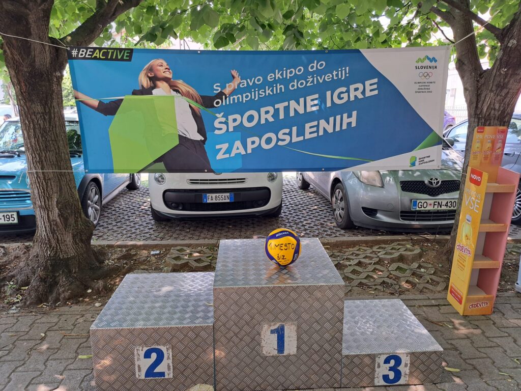 Zaposleni na ŠCNG zasedli prvo mesto v odbojki